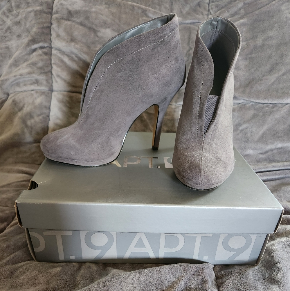 Gray heels size 7.5